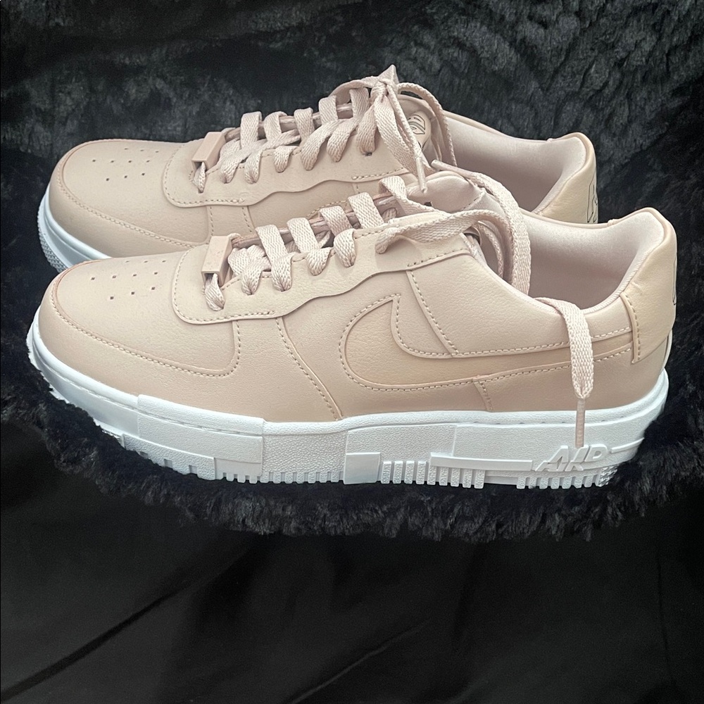 Nike AF1 Women's Beige/Pink Sneakers